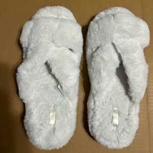 Cozy White Faux Fur Women's Slippers US XLarge 11-12 very soft and comfy